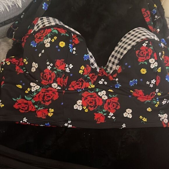 Torrid pinup girl roses gingham  halter bikini w skirted bottom - Picture 2 of 5